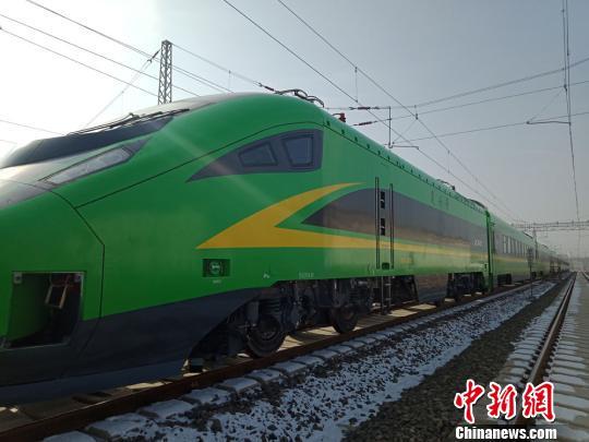 “复兴号”动车组兰渝线试运行 时速160公里