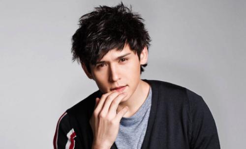 陈妍希陈晓高调现身机场，分手谣言不攻自破？网友：嫁对了爱情