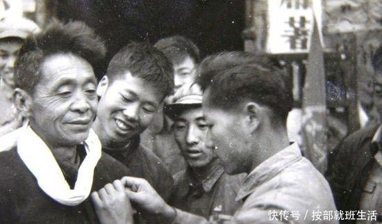 新中国将帅第一人授衔少将却自愿回故乡务农29年，遗言令人落泪