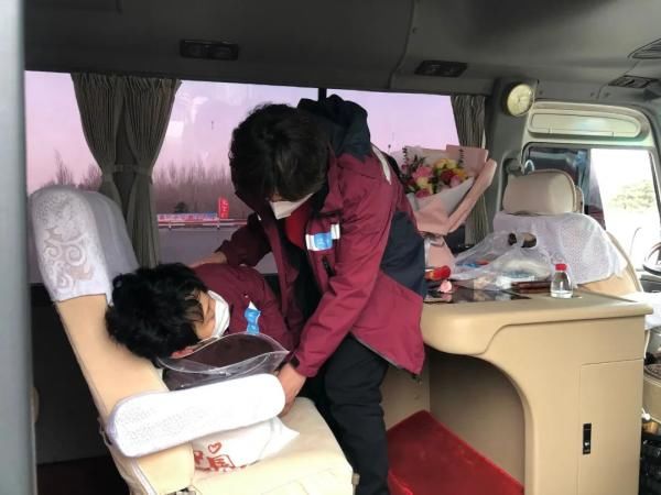  『迎接』“过水门”！最高礼仪迎接白衣勇士们！