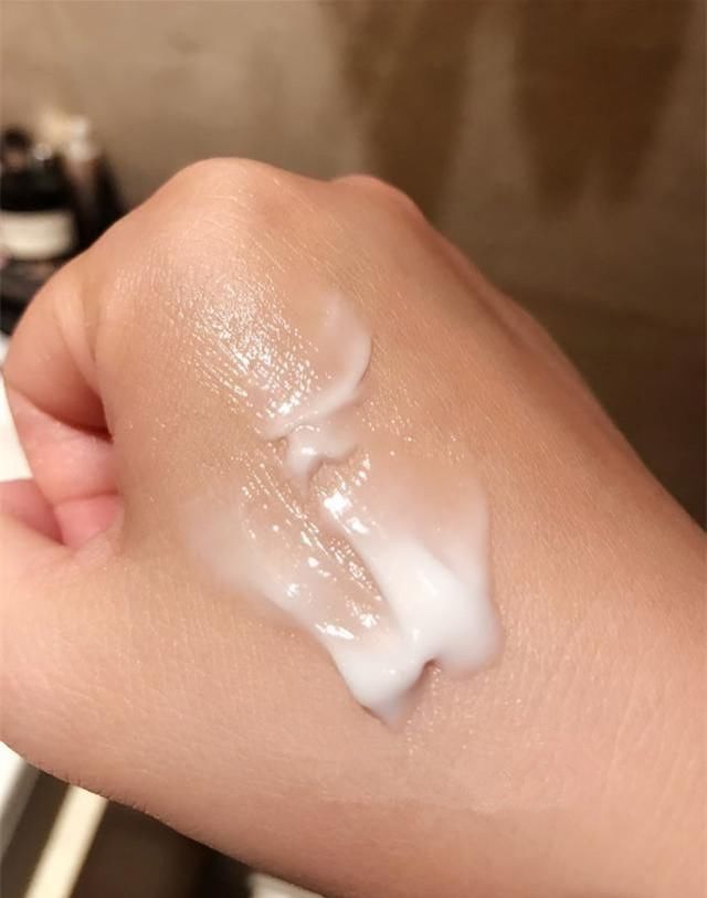 一款美白神器，每天坚持擦一点，皮肤紧致又美白！超赞