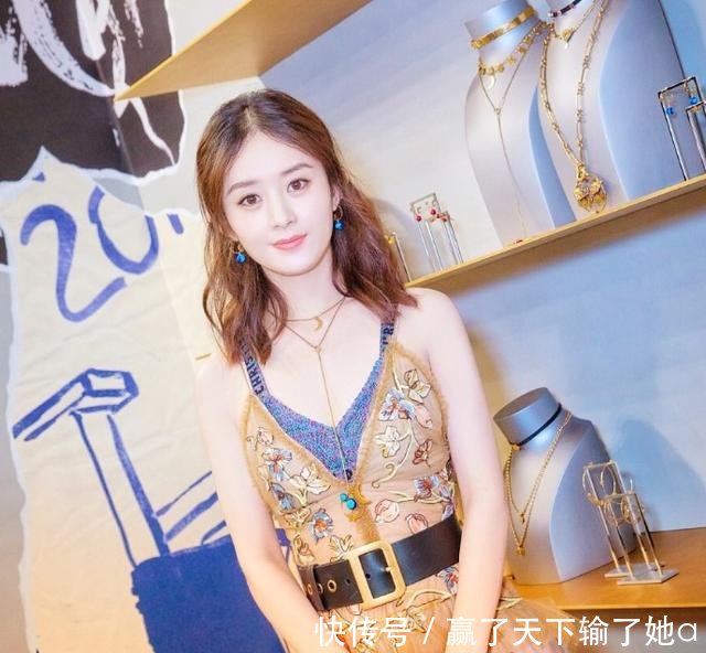 赵丽颖到底经历了什么穿一袭纱裙很美艳，两件“内衣”也是拼！