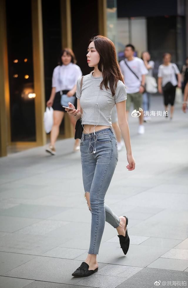 成都街拍:春熙路的小姐姐靓丽一夏,她们的搭配技巧赶紧学起来!