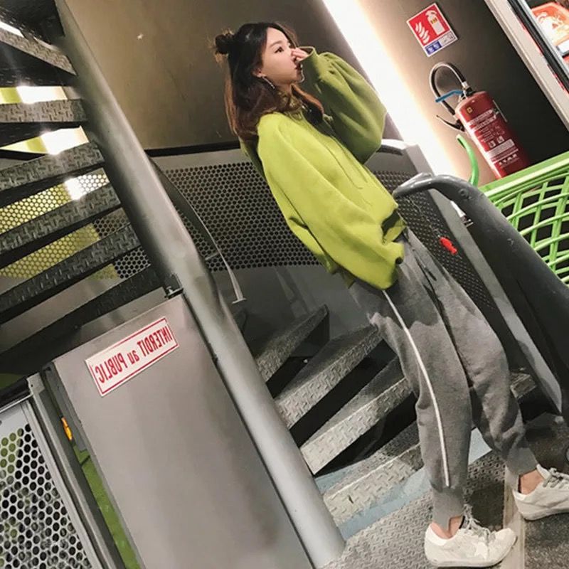 怪不得嫂嫂把旧裙子全扔了，今秋流行:晚晚风套装，洋气百搭美