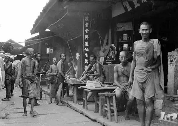 美国人在鞋盒里发现了6000张中国老照片，轰动全世界