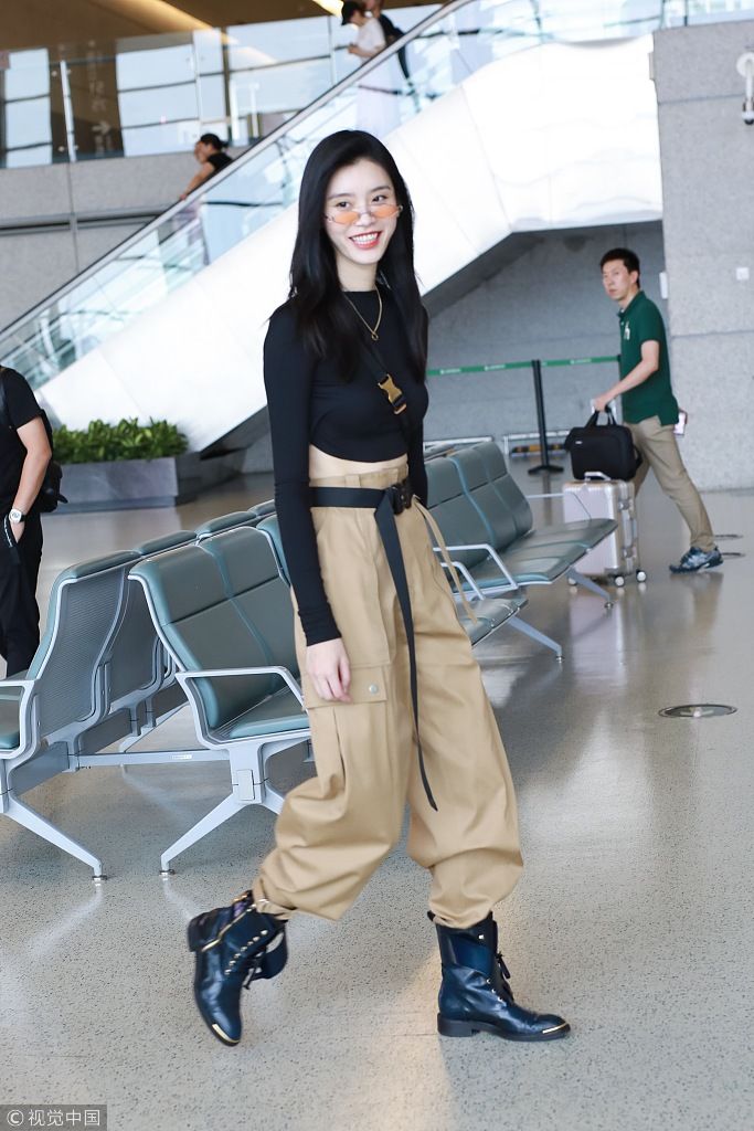 奚梦瑶性感大裸背 胸型完美身材好到爆