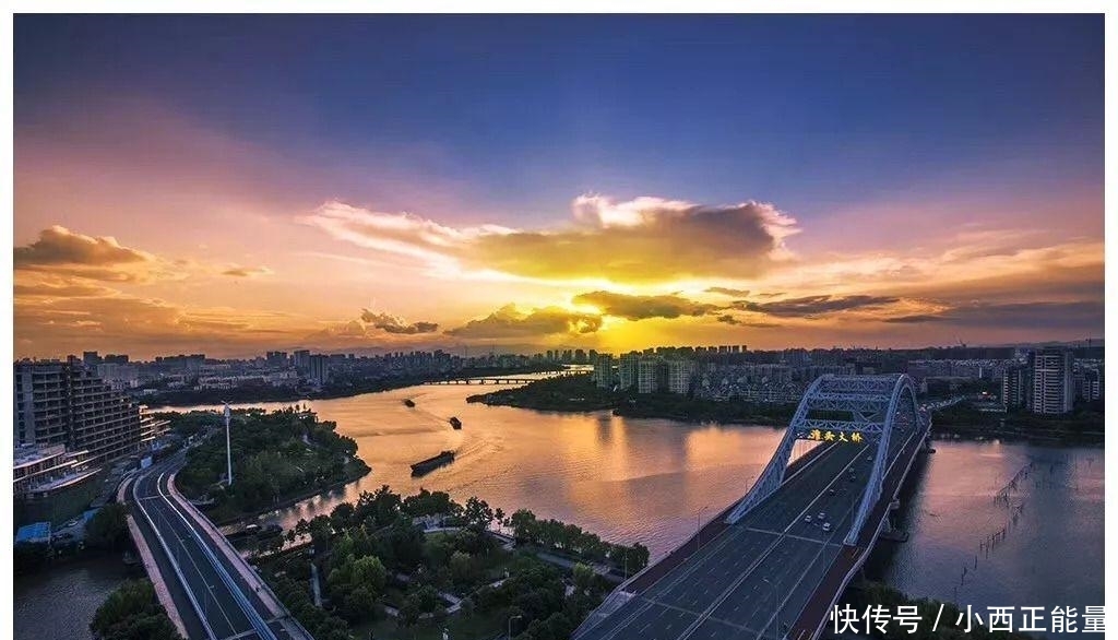  跨越：中国最霸气的高铁，连接两大强省，其中一段跨越大海