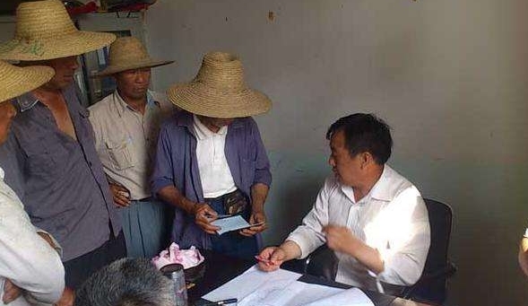 农村老人享福了！试点区每人每月发400元退休金，养老还难不？