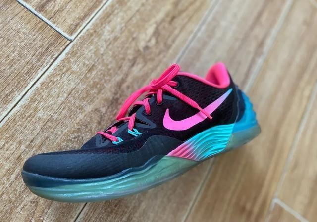 「双鞋」前后掌Zoom Air的科比球鞋只需400块?当年的神鞋你穿过吗