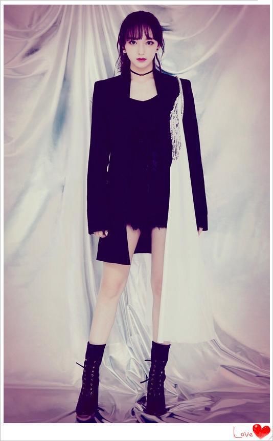 程潇作为微胖界美少女，却穿这么紧的裤子还露脐，网友：乱穿衣服