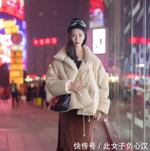 「牛仔裤」成都街拍能把牛仔裤穿进过膝靴的小姐姐,真的是羡慕死人!
