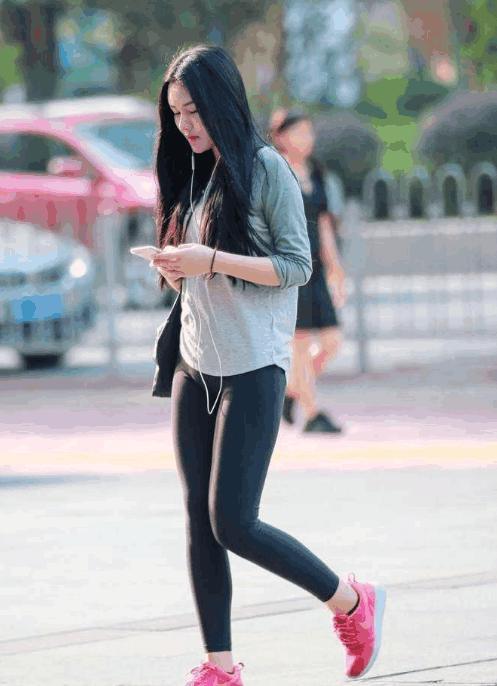 街拍美女: 第二位把旗袍穿得太好看了, 第四位穿衣更是性感！