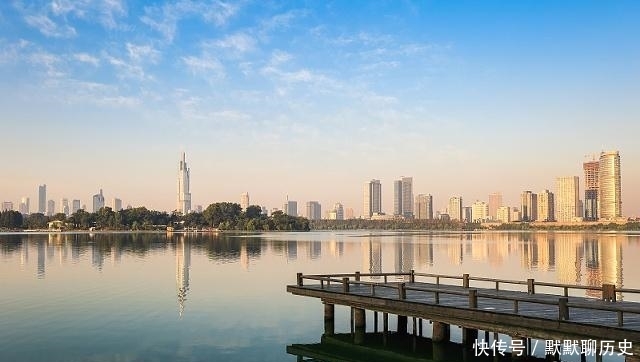 南京,它真的是一座很美的古城,还有很多好吃的,你知道吗?