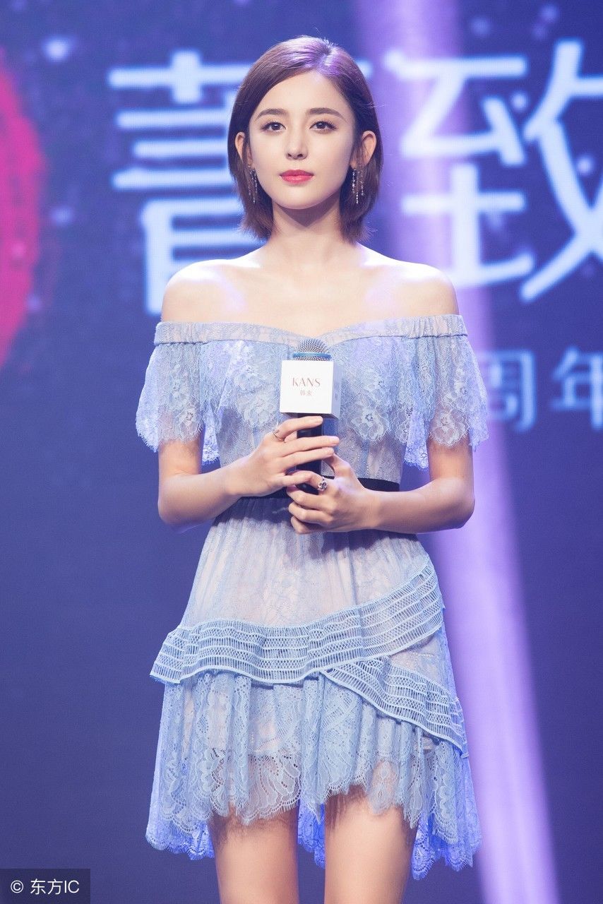 短发古力娜扎，侧颜美爆了，脚上的高跟鞋也亮了