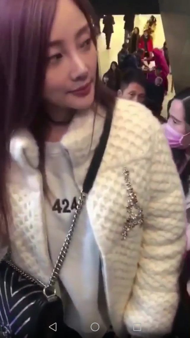 网络疯传女儿被问“妈妈给谁戴绿帽子”视频，贾乃亮工作室发声明