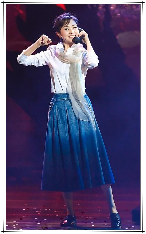 50岁周涛素颜现身扎了个马尾辫嫩回30岁,网友:这要逼死普通人