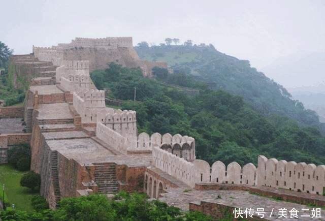 印度美女来中国旅游：爬长城呼被骗了，中国人得知原因后笑出声