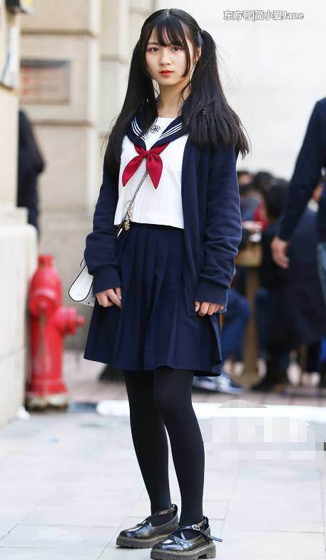 能把“JK”穿上街的美女，勇气也是很大的