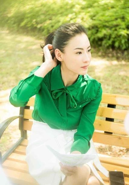 『同色系』绿色衣服真的会显黑显土气吗?