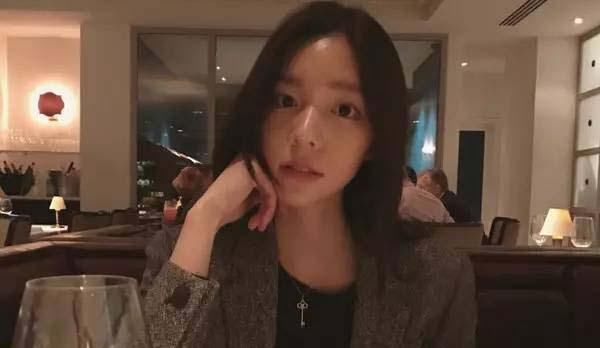 经纪人辟谣王一博恋上富二代，粉丝：呵呵，我们都见过哥哥女票！