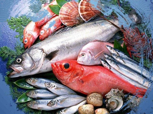 吃海鲜时，喝白酒或放醋就能杀死病毒？医生：谣言不可信！