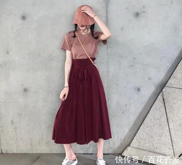  [驾驭]最近又火了一种裤子，叫“裙裤”，不挑人穿，任何身材都能驾驭
