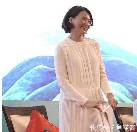 董卿“外裤内穿”还可以理解, 莫文蔚“内裤外穿”是什么鬼哟?