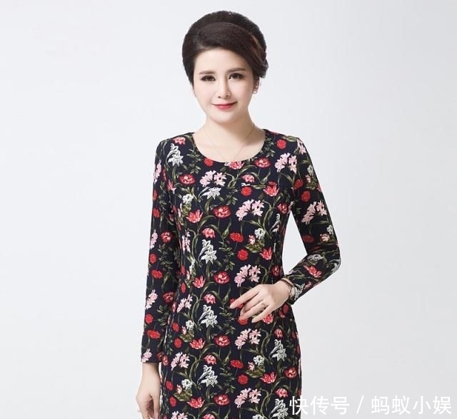 「显瘦」如果你个子不高,有点微胖,建议穿这件连衣裙,显瘦又洋气