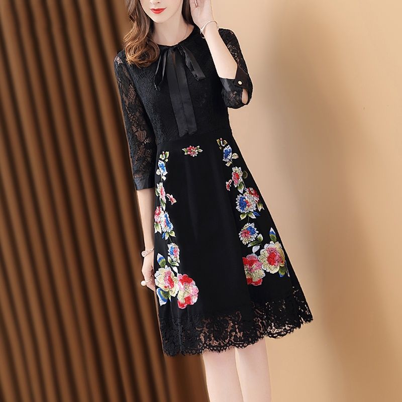 悄悄告诉你，今年大衣里面这样穿，上身满满女人味，穿3年不过时