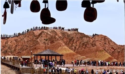 (甘肃张掖）五一小长假张掖七彩丹霞游客多