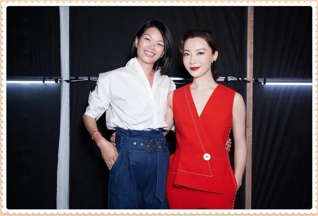 当赵雅芝和陈数同穿红色连体裤的那一刻，我才知道什么叫天生丽质