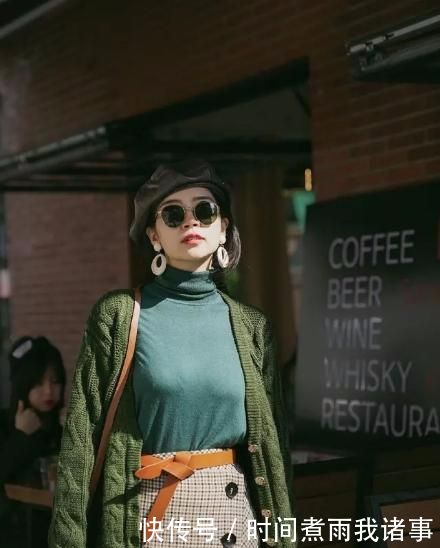  【强大】“气场强大”的女人，穿毛衣很少配牛仔裤！学学三木搭配，真时髦