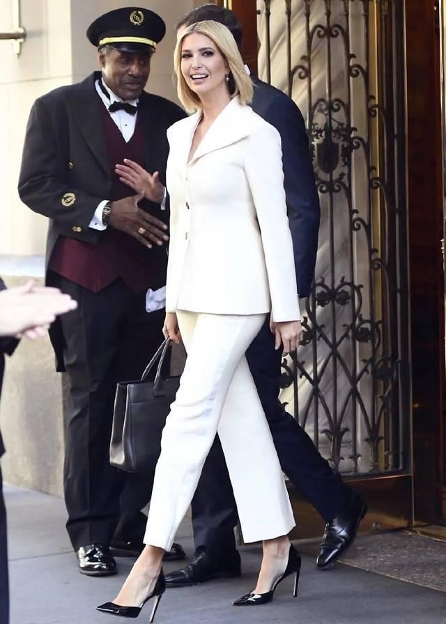 看起来@顶级名媛伊万卡宅家办公，视频和网友对话显沧桑，往日气质不在