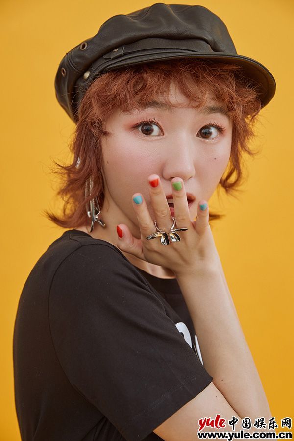 你的西服女孩汪睿已上线 签约飞宝传媒玩转95后个性态度