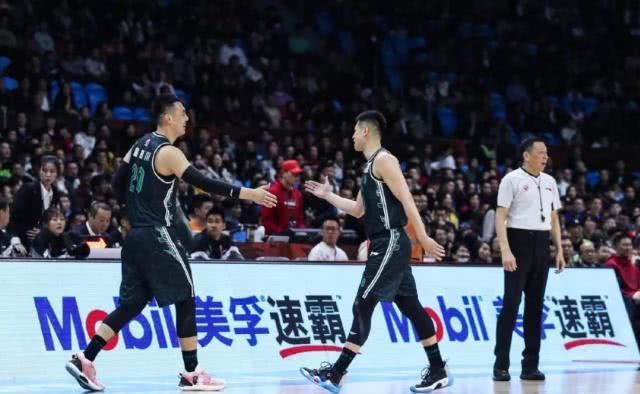 郭艾伦cba全明星球鞋