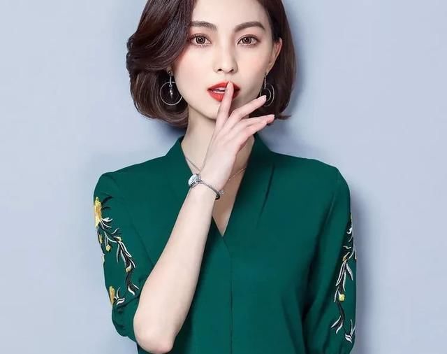  『时髦』女人穿裙子想好看,鞋子很重要,做到“三不穿”,才能优雅又时髦!
