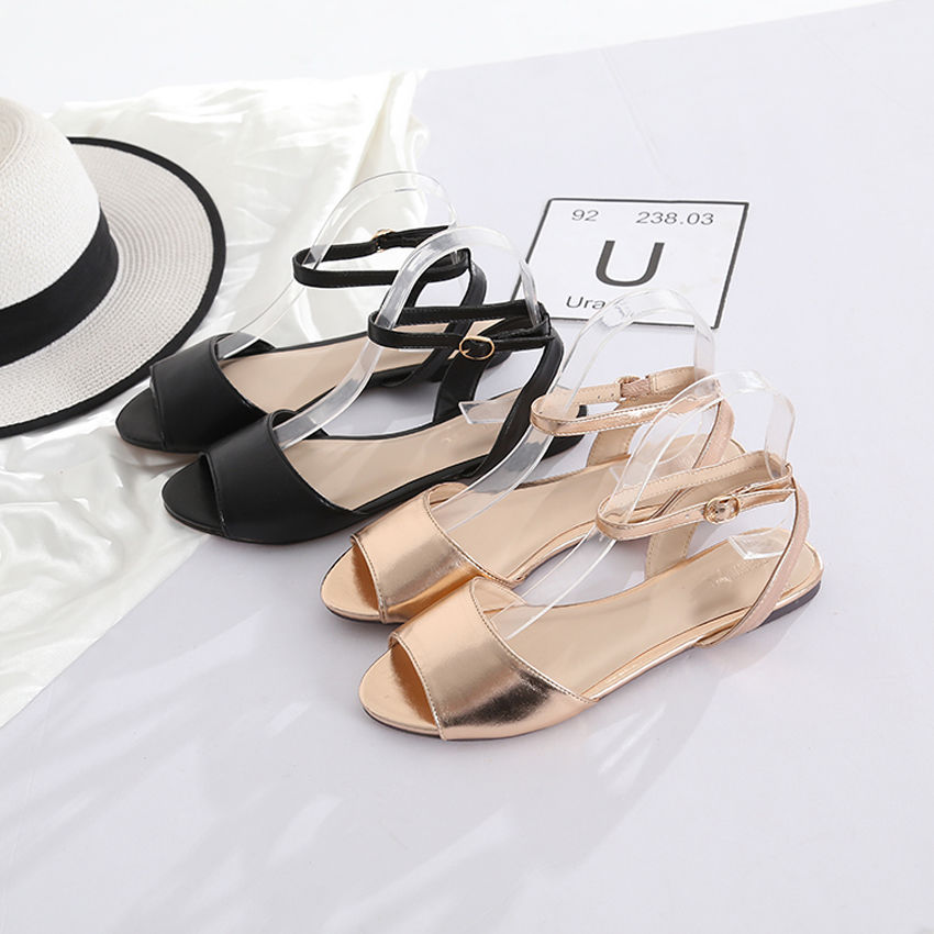 鞋子不需买太多，有一双优雅性感的高跟鞋，远离“小短腿”