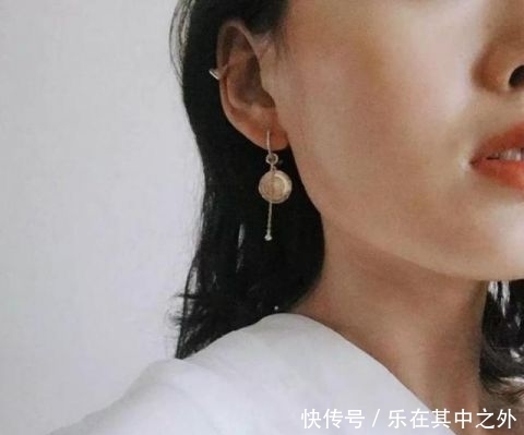 [设计]选中首饰中的潮流款式，让你展现无限魅力，在新春可以美得更突出