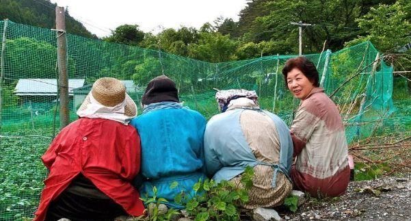 有一村庄，村里处处是人却都纹丝不动，你敢去村里住一晚吗?