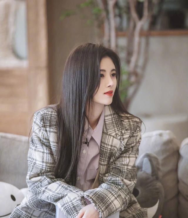 美女@有一种港风美女叫鞠婧祎!跟着她学穿搭,你也可以这么美!