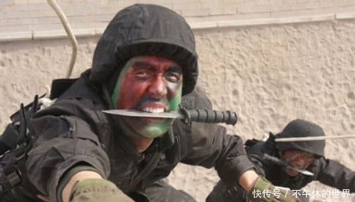特种兵执行任务用嘴咬着匕首,被质疑是装酷行为真实情况太打脸！
