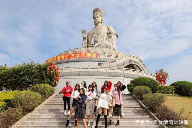 走进一座山，不小心发现山中藏着这样一座神仙寺庙!