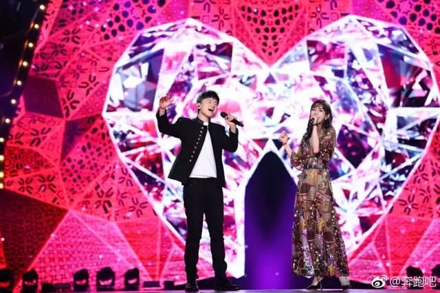 杨颖假吃?她深夜发14个字疑似回应，网友仍嘲讽:你真努力了吗?