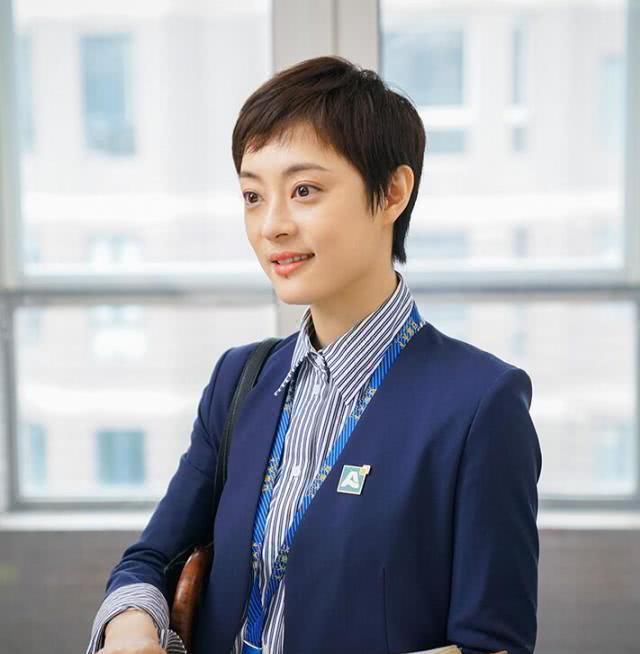  『奔四』奔四奔五女人别乱剪头发，有这4款就够了，优雅高级还显气质
