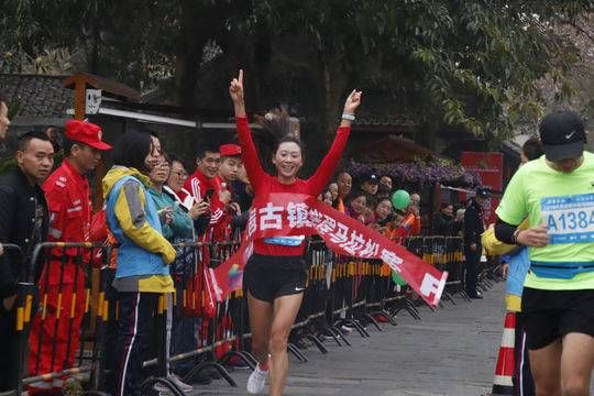 2019大邑古镇半程马拉松赛鸣枪开跑