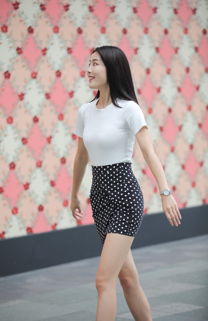 成都街拍:别致可爱的穿搭，即使在茫茫的人群中也很燃!