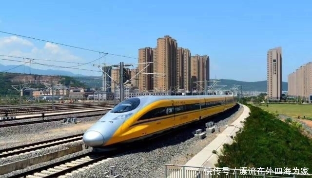  一条：湖北和陕西联手打造的一条高铁，运营时速350公里，十堰人