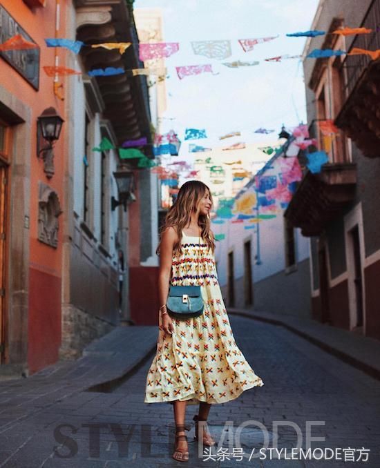 “一字带”凉鞋修身又凉快，赶快穿起来！