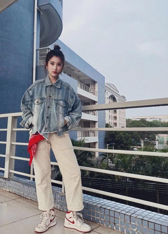  潮牌@SNKR Girls送鞋丨男友衬衫、潮牌、球衣...性感又会搭，就是这期球鞋女生们！4.20-4.26