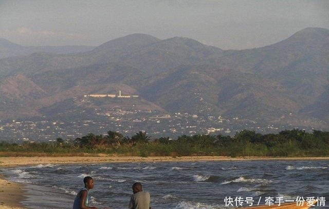 "世界第二深湖:比贝加尔湖还大,总储量比我国淡水储量大六倍多